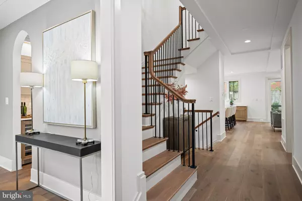 Arlington, VA 22207,2133 N OAKLAND ST