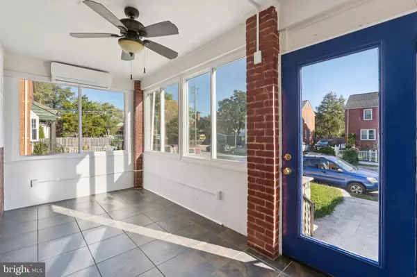 Arlington, VA 22206,2718 S UHLE ST S