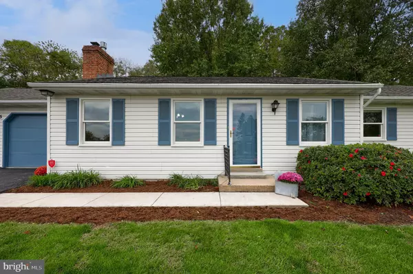 Lancaster, PA 17603,2435 HONEYSUCKLE LN