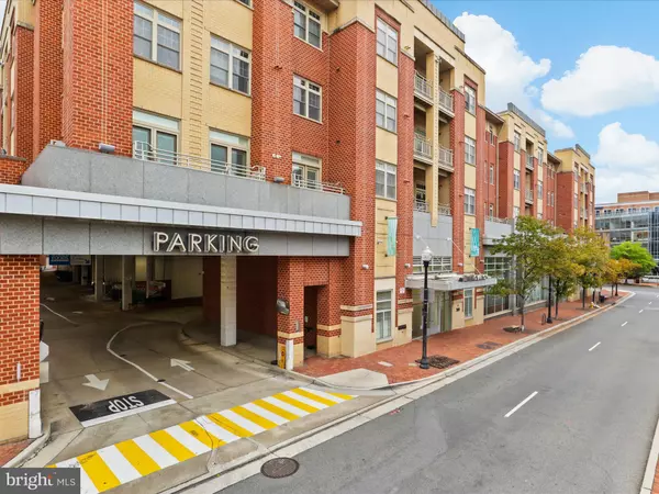 Alexandria, VA 22314,309 HOLLAND LN #238