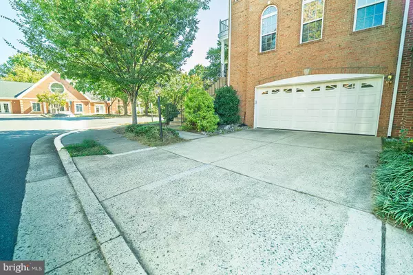 Ashburn, VA 20147,43793 STEINBECK SQ