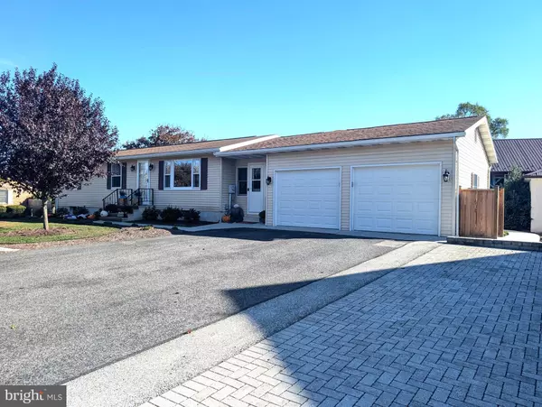 25 APPLE AVE, Gettysburg, PA 17325