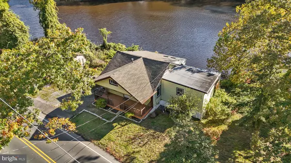 402 W LAKESHORE DR, Browns Mills, NJ 08015