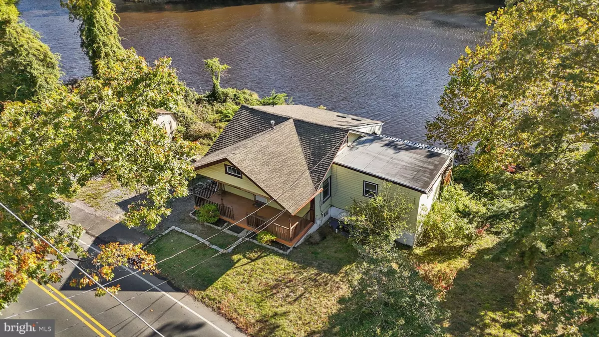 Browns Mills, NJ 08015,402 W LAKESHORE DR