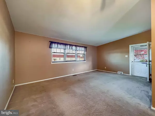 Philadelphia, PA 19116,11715 JEANES ST