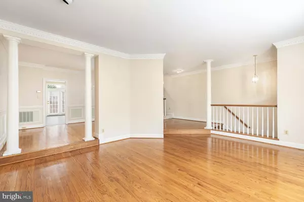 Vienna, VA 22182,8165 MADRILLON CT