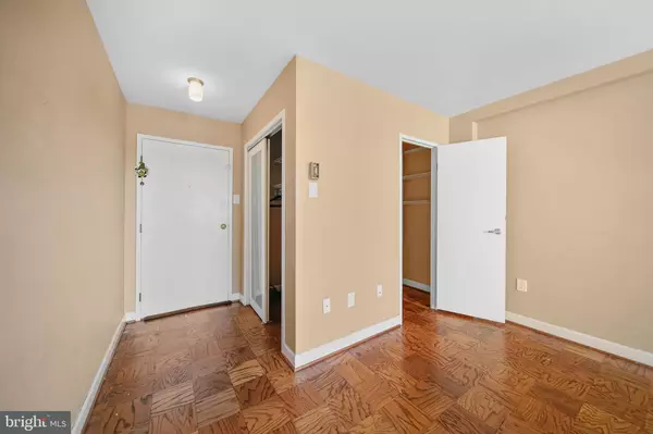 Alexandria, VA 22307,6641 WAKEFIELD DR #405