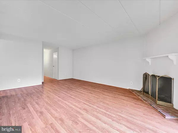 Devon, PA 19333,411 W CONESTOGA RD #33