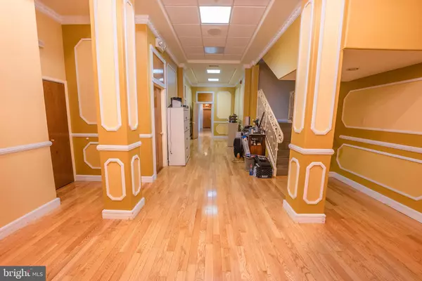 Philadelphia, PA 19154,2708 COMMERCE WAY #301