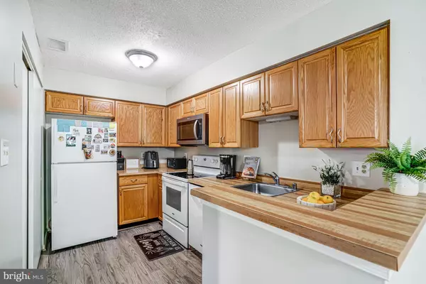 Falls Church, VA 22042,7598-L LAKESIDE VILLAGE DR #L