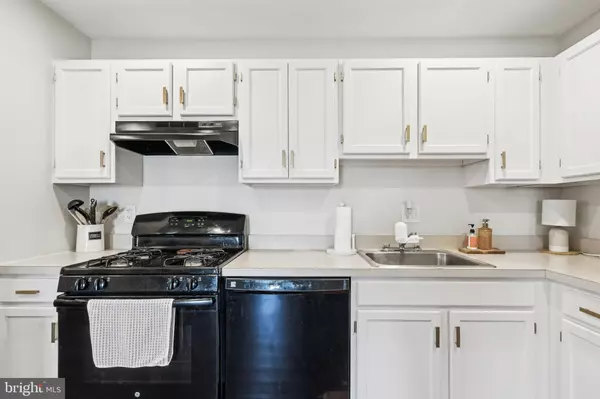 Woodbury, NJ 08096,652 STEEPLECHASE CT