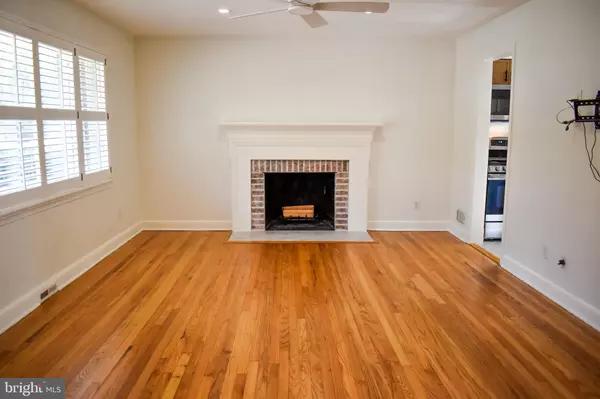 Alexandria, VA 22314,304 MONCURE DR