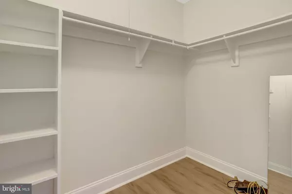 Arlington, VA 22204,4600 S FOUR MILE RUN DR #333