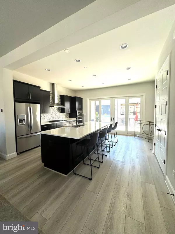 Fairfax, VA 22030,12307 W OAKS DR