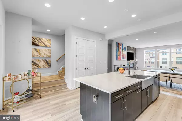 Fairfax, VA 22030,12307 W OAKS DR