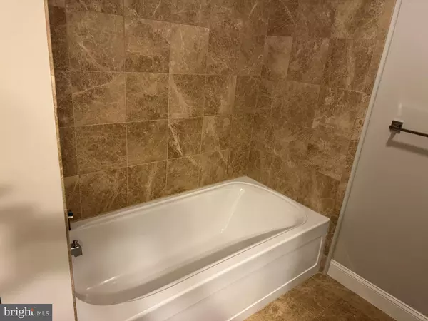 Alexandria, VA 22312,6301 EDSALL RD #102
