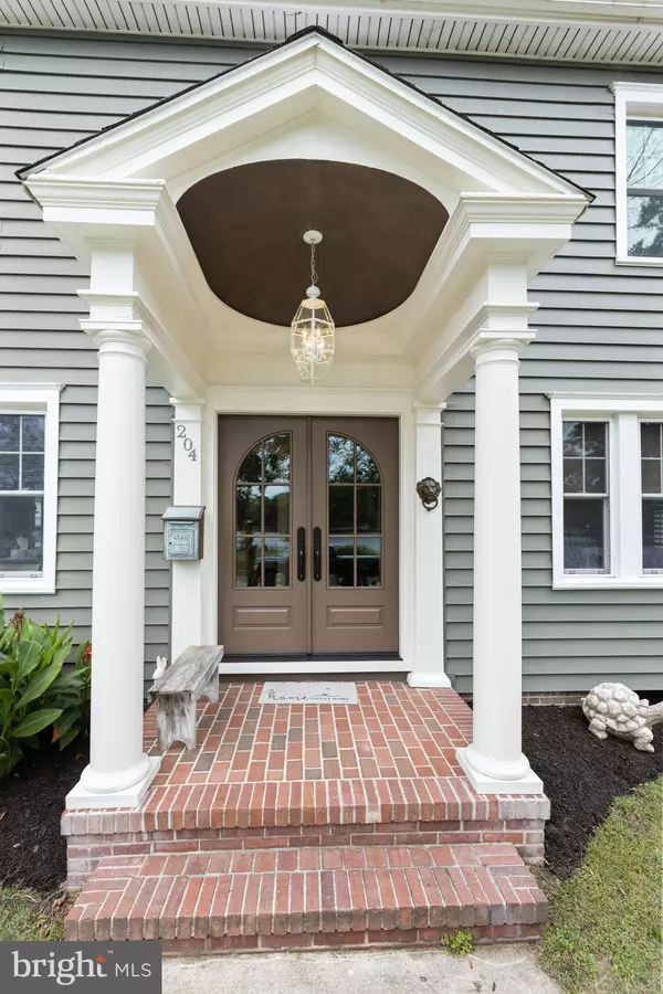 Milton, DE 19968,204 LAKE DR