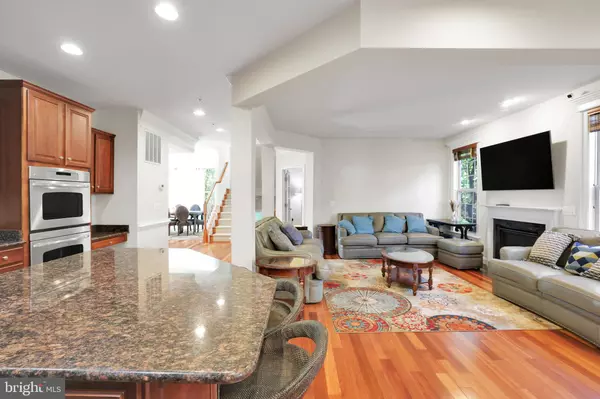 Kensington, MD 20895,3037 MOORE LN