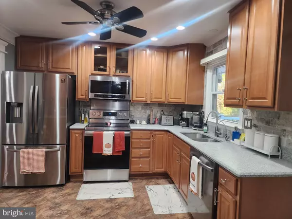 Triangle, VA 22172,18324 NOB HILL DR