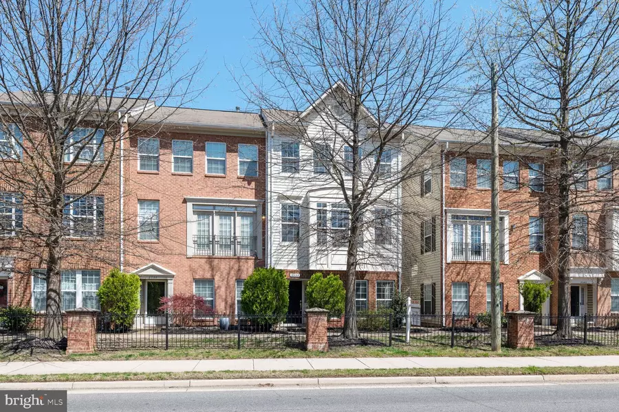 2338 HUNTINGTON STATION CT, Alexandria, VA 22303