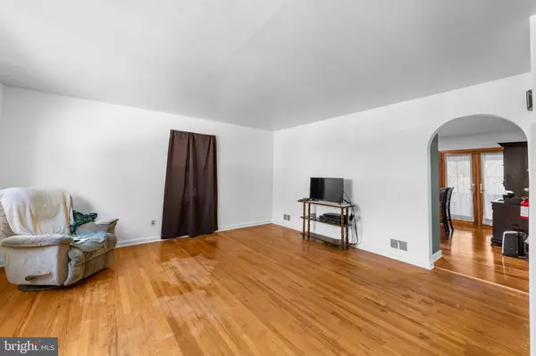 Trenton, NJ 08648,767 BUNKER HILL AVE