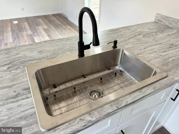 Reinholds, PA 17569,2 FREEMAN DR