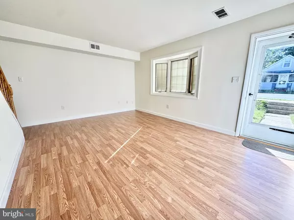 Dover, DE 19904,331 N GOVERNORS AVE