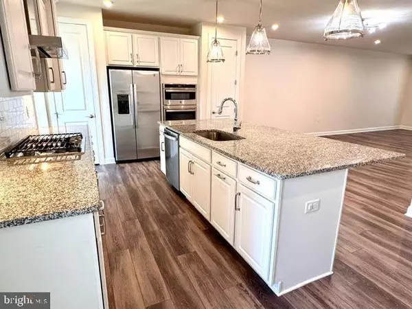 Fairfax, VA 22033,3822 RAINIER DR