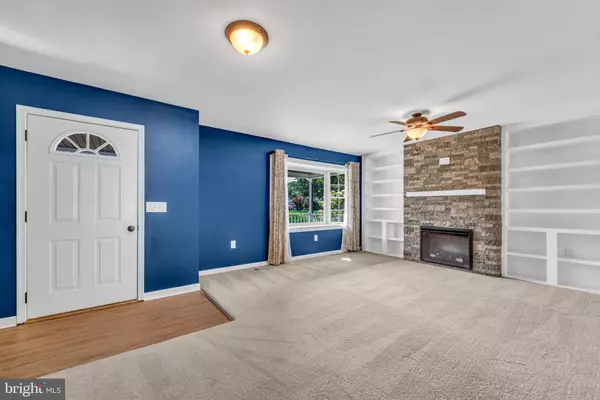 Manassas, VA 20111,10696 MOORE DR