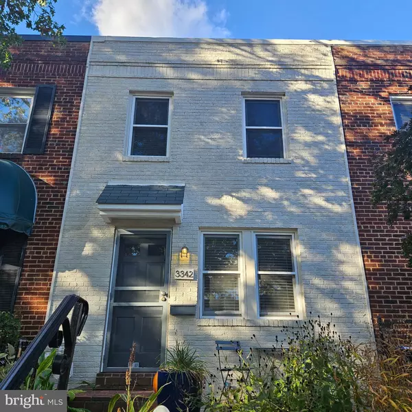 3342 CLAY PL NE, Washington, DC 20019