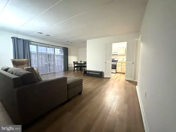 2626 FORT FARNSWORTH RD #200 (2B), Alexandria, VA 22303