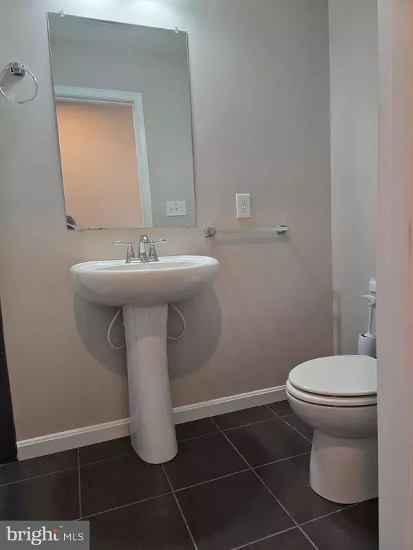 Dundalk, MD 21222,1301 DELBERT AVE