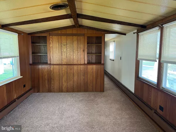 Mantua, NJ 08051,36 BLUEBIRD RD