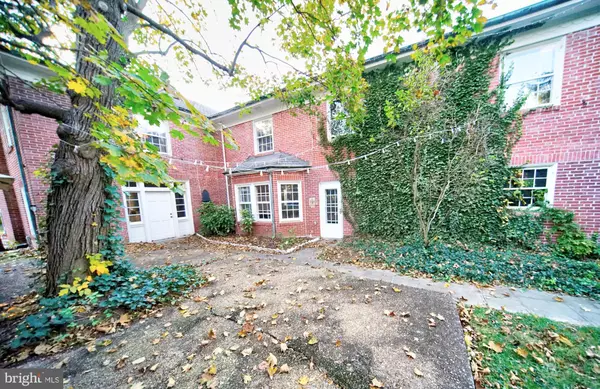 York, PA 17403,354 PINE HILL LN