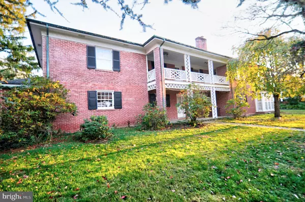 354 PINE HILL LN, York, PA 17403