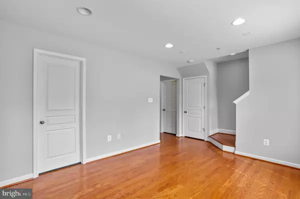 Elkridge, MD 21075,8871 PURPLE IRIS LN #28