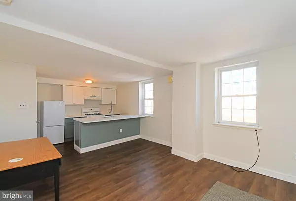 Philadelphia, PA 19122,1554 N LAWRENCE ST #2