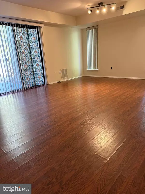 Deptford Twp, NJ 08096,4 LAUREL CT