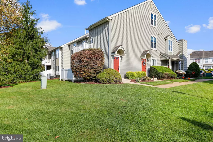 4204-B FENWICK LN, Mount Laurel, NJ 08054