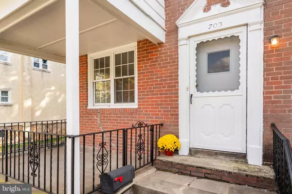 Ardmore, PA 19003,703 HUMPHREYS RD