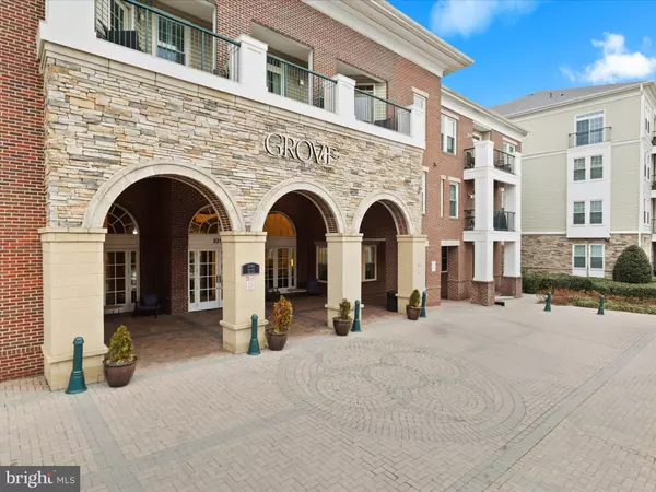 Arlington, VA 22206,2465 ARMY NAVY DR #1-203