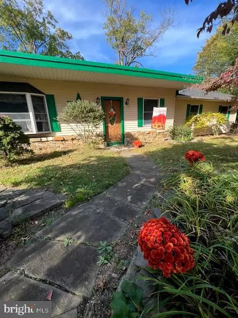 Hamilton, NJ 08619,18 MONROE DR