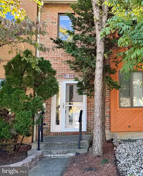 195 SHILOH CT, Whitehall, PA 18052