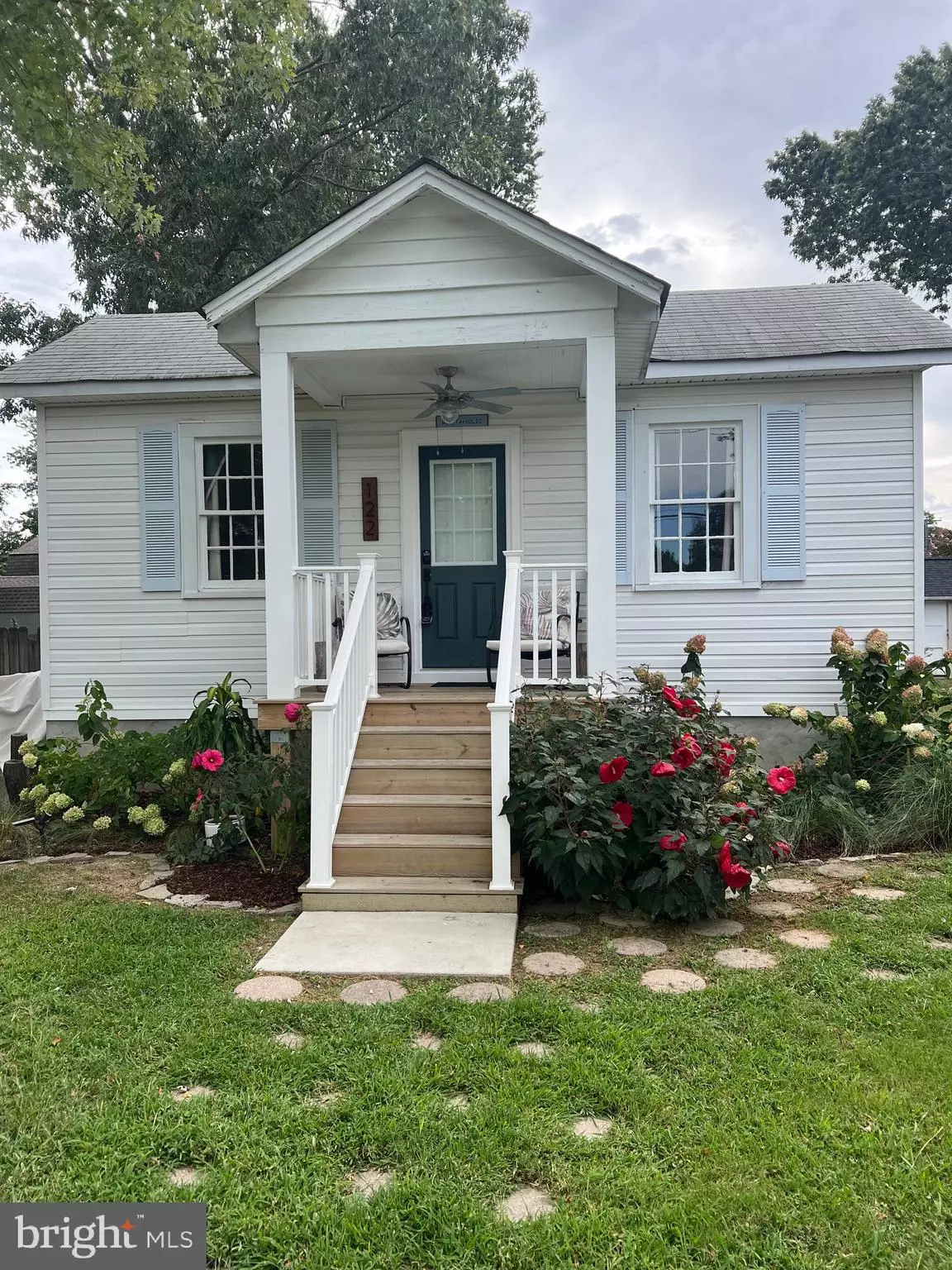 Colonial Beach, VA 22443,122 SULGRAVE ST