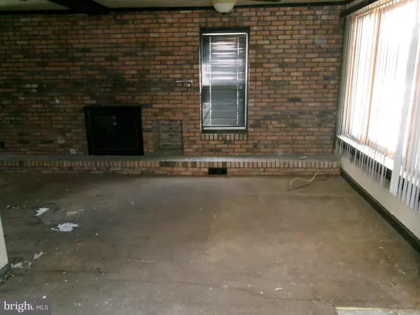 Woodbury, NJ 08096,82 HOPKINS ST