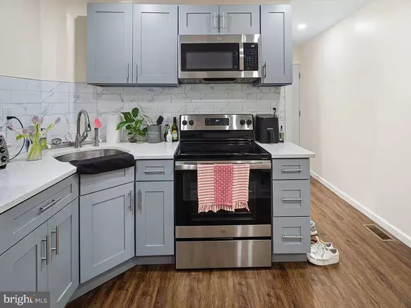 Philadelphia, PA 19106,737 SPRUCE ST #2