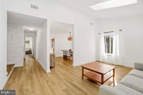 Herndon, VA 20170,1527 HIDDENBROOK DR