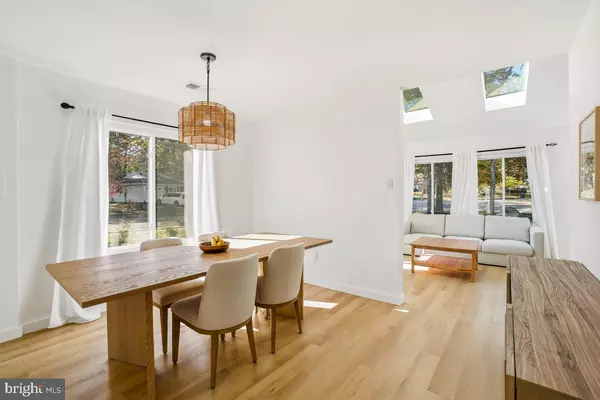 Herndon, VA 20170,1527 HIDDENBROOK DR