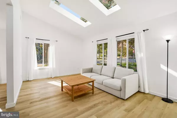 Herndon, VA 20170,1527 HIDDENBROOK DR