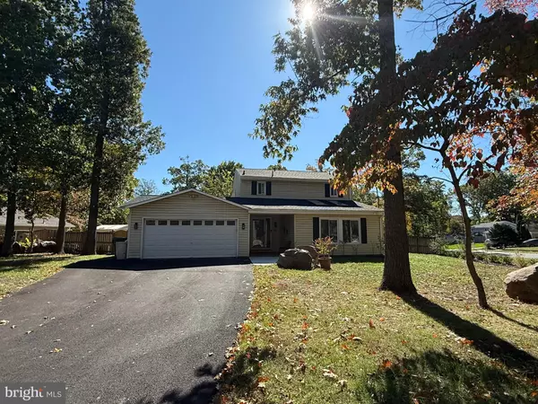 1527 HIDDENBROOK DR, Herndon, VA 20170
